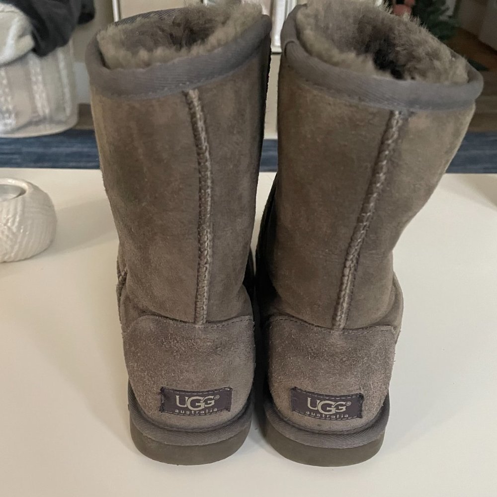 Ugg Classic Short Boot - Gray